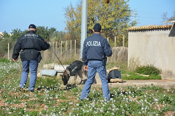 LA POLIZIA DI STATO, SU RICHIESTA DELLA PROCURA DELLA REPUBBLICA DI RAGUSA, RICERCA IL CADAVERE DI UNA DONNA SCOMPARSA NEL 2005 ALL’INTERNO DELLE FONDAMENTA DI CASA DEL GENERO