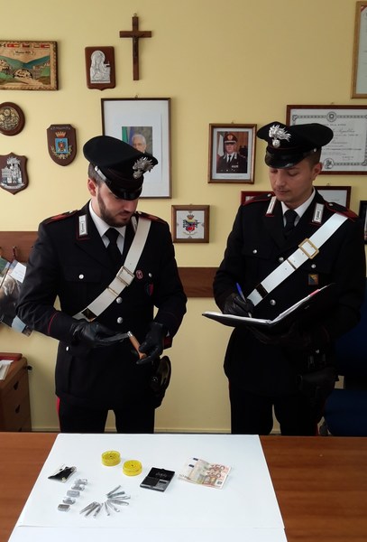VITTORIA.  BLITZ ANTIDROGA DEI CARABINIERI