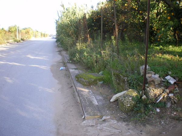PEDALINO: PERICOLOSI I MARCIAPIEDI LUNGO LA VIA SALSO