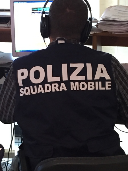 LA POLIZIA DI STATO HA DENUNCIATO MARITO E MOGLIE PER AVER DIVULGATO LE FOTO PORNOGRAFICHE DELL’AMANTE DI LUI