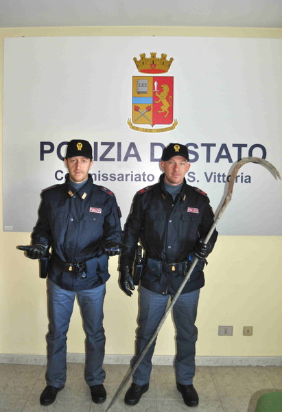 MINACCIAVA LA CONVIVENTE CON UNA RUDIMENTALE ALABARDA