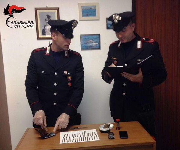 VITTORIA. BLITZ ANTIDROGA DEI CARABINIERI