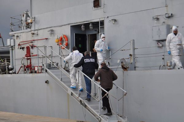 FERMATI I PRIMI DUE SCAFISTI DEL 2016, UNO È MINORENNE ED HANNO CONDOTTO IN ITALIA 279 MIGRANTI