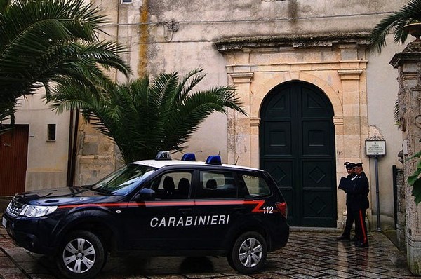 CHIARAMONTE GULFI.   I CARABINIERI RINVENGONO IL CADAVERE DI UN 44ENNE