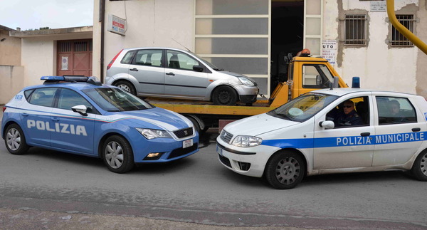 DOPO UNO SPERICOLATO INSEGUIMENTO DI KM, ARRESTATO DALLA POLIZIA