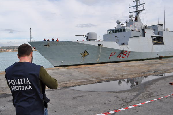 SBARCO IN 367 ED ERANO A BORDO DI 3 GOMMONI SALPATI INSIEME DALLA LIBIA.