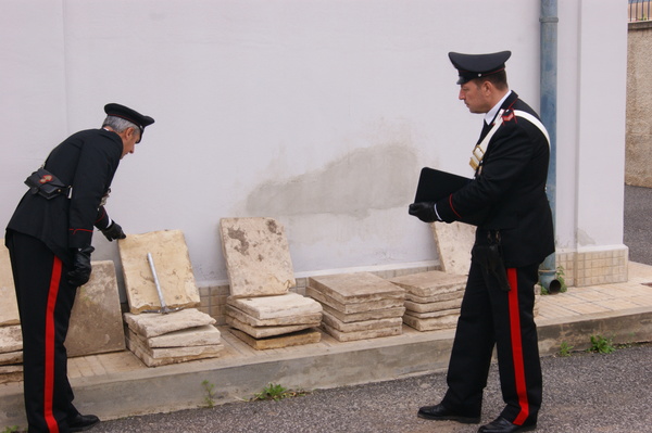 SIRACUSA. RUBANO MATTONELLE ANTICHE DA UN CASEGGIATO
