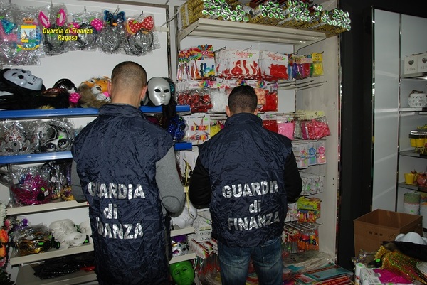 SEQUESTRATI OLTRE 23.000 COSTUMI DI CARNEVALE PRIVI DEL MARCHIO “CE”