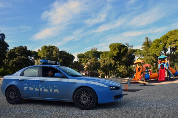 HA TENTATO DI RAPINARE UNA DISABILE IN CARROZZINA ALLA VILLA COMUNALE