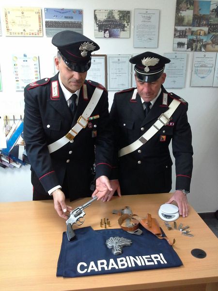 SCICLI : ARMI E DROGA, ARRESTATI MARITO E MOGLIE