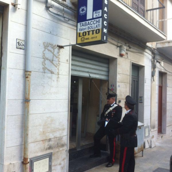 PRIOLO GARGALLO (SR).DUE FURTI CON SPACCATA IN UNA PROFUMERIA E RIVENDITA TABACCHI