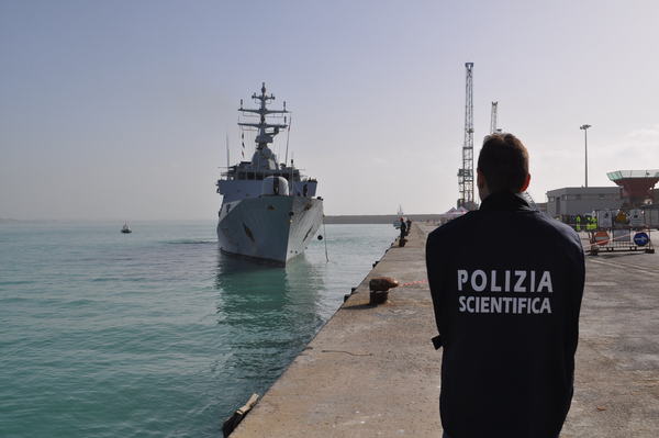 QUESTA VOLTA SONO BEN 6 I GOMMONI SOCCORSI PER UN TOTALE DI 730 MIGRANTI