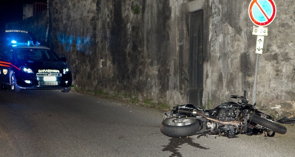 MODICA (RG): CADE DALLA MOTO, MUORE GIOVANE