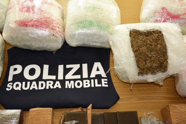 LA POLIZIA DI STATO ARRESTA TRE UOMINI CON 16 KG. DI MARIJUANA E 4 KG DI HASHISH