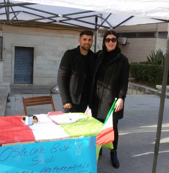 LA DIRIGENTE REGIONALE DI FORZA ITALIA GIOVANI, VALENTINA SPADARO,  PRESENTE AL GAZEBO ORGANIZZATO DA FORZA ITALIA SCICLI