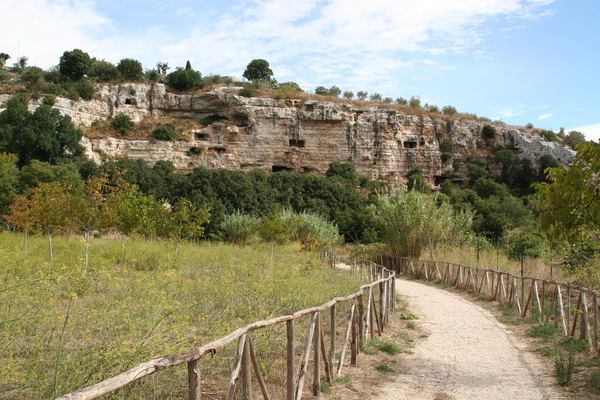 Nasce ufficialmente in provincia di Ragusa il “Parco archeologico Kamarina e Cava Ispica”. L’ultimo atto di Sebastiano Tusa