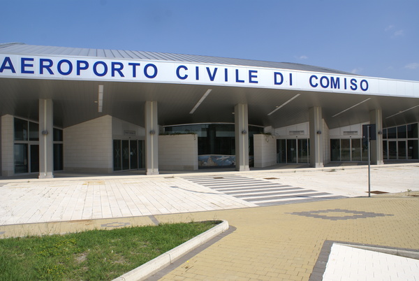 Aeroporto di Comiso, ieri l’audizione di Riggio alla Commissione Trasporti. Lorefice e Ficarra: “Gli scali minori vanno salvaguardati”