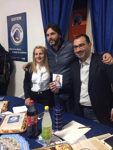 IL CANDIDATO SINDACO GIOVANNI MOSCATO IERI SERA NELLA SEDE DI SVILUPPO IBLEO