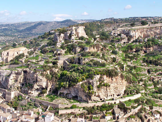 Tre archistar di fama mondiale per far rinascere le grotte di Chiafura di Scicli