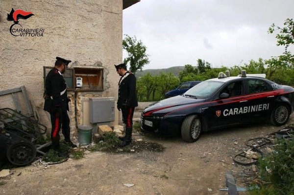 ACATE. INTERA CONTRADA ALLACCIATA ABUSIVAMENTE ALLA RETE ELETTRICA
