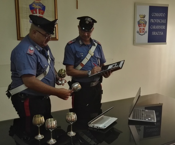 FRANCOFONTE (SR). I CARABINIERI DENUNCIANO DUE TOPI DI APPARTAMENTO.