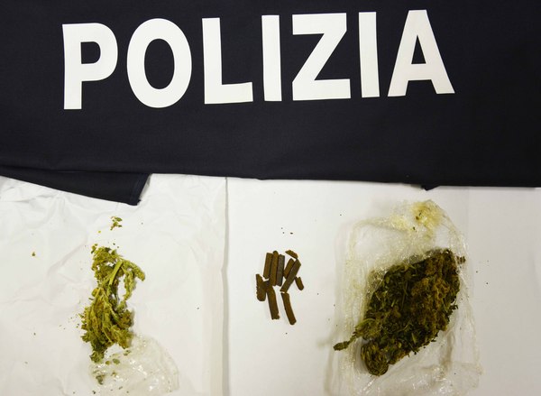LA POLIZIA DI STATO ARRESTA ALTRI DUE SPACCIATORI A PIAZZA SAN GIOVANNI