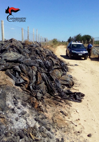 CARABINIERI DENUNCIANO 2 PERSONE E SEQUESTRANO UN’AREA ADIBITA A DISCARICA ABUSIVA DI OLTRE 5.000 MQ