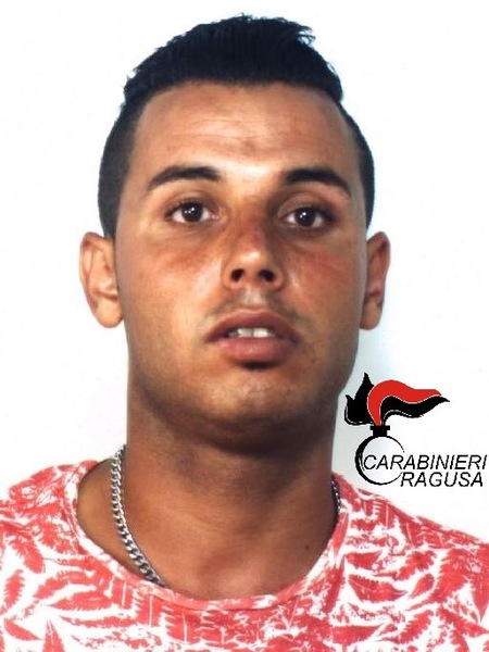 TENTA RIPETUTAMENTE DI RUBARE IN UN APPARTAMENTO A PUNTA SECCA