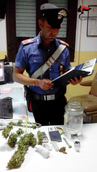 VITTORIA. BLITZ ANTIDROGA DEI CARABINIERI,