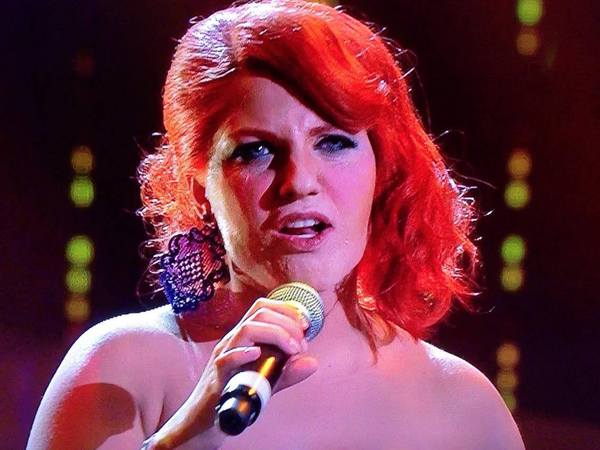 VIDEO – DEBORAH IURATO COME NON L’AVETE VISTA MAI!. IMITA NOEMI A “TALE E QUALE SHOW” SU RAI1