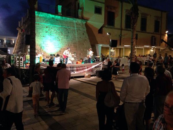 FLOP A 5 STELLE PER LA TAPPA FINALE DELLA MANIFESTAZIONE “GIU’ LE MANI DAL NOSTRO MARE”