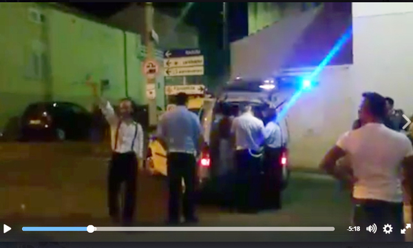 VIDEO – ARTISTA DI STRADA A MARINA DI RAGUSA, INTERVENTO DEI VIGILI URBANI PER SPETTACOLO NON AUTORIZZATO