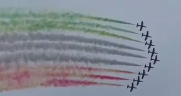 VIDEO – FRECCE TRICOLORI: LA MAGIA CHE VOLA SOPRA LE NOSTRE TESTE