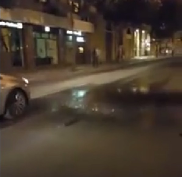 VIDEO – LA NUVOLA DI FANTOZZI ESISTE. AVVISTATA IN SICILIA: PIOVE SOLO SU UN PICCOLO TRATTO DI UNA STRADA A PALERMO. UN MISTERO