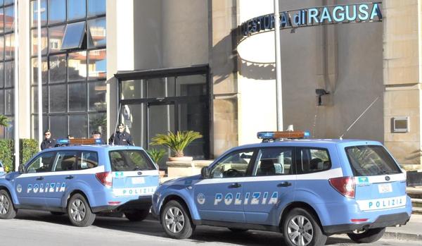 SFONDA LA PORTA E COLPISCE LA SUOCERA E LA SUA EX CONVIVENTE