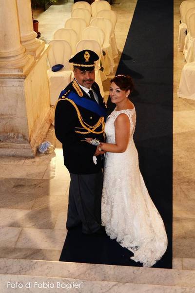VIDEO – NOZZE CON PICCHETTO D’ONORE PER LA GIORNALISTA NADIA D’AMATO E IL VICE QUESTORE AGGIUNTO, EMANUELE GIUNTA