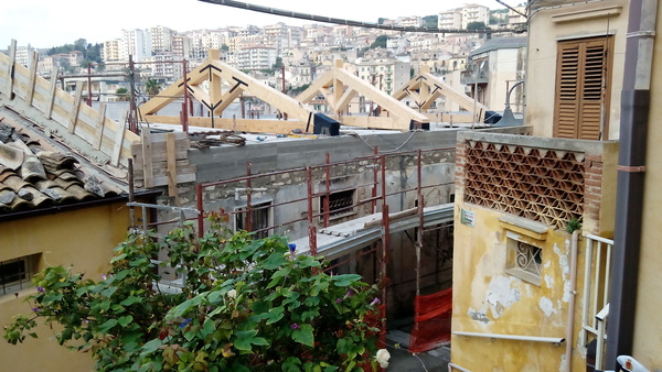 CASE POPOLARI COSTRUITE DALLO IACP MA CON INTERVENTI ABUSIVI. SEQUESTRO A MODICA