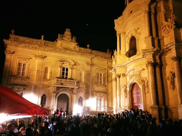 IBLA BUSKERS: BOOM DI PRESENZE IN TUTTE LE PIAZZE E LE VIE DEL FESTIVAL – LE FOTO