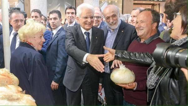IL PRESIDENTE DELLA REPUBBLICA MATTARELLA E LA CIPOLLA DI GIARRATANA