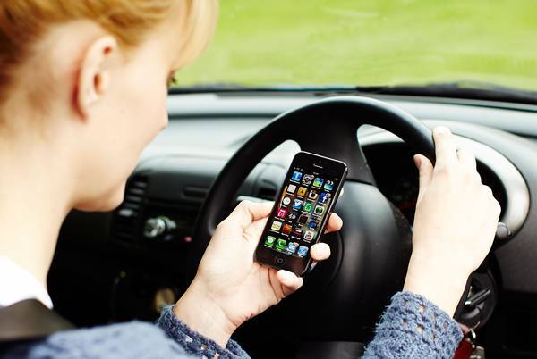 Uso del cellulare in auto, beccati a Modica 71 trasgressori