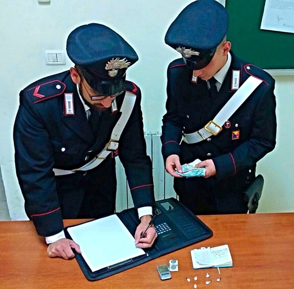 SIRACUSA. VIOLA LA SORVEGLIANZA SPECIALE E CERCA DI SCAPPARE DAI CARABINIERI