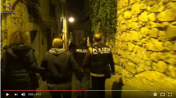 VIDEO – ECCO LE IMMAGINI E LE INTERCETTAZIONI TELEFONICHE DI CHI ORDINAVA DROGA A MODICA