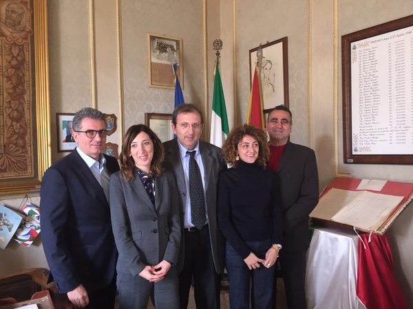 IL SINDACO GIANNONE PRESENTA LA GIUNTA. “E’ TUTTA UN’ALTRA STORIA”