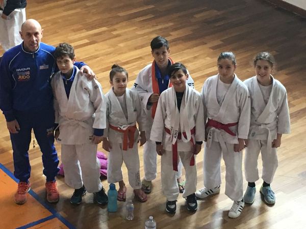 SEI MEDAGLIE PER I PICCOLI ATLETI DELLA SCUOLA BASAKI DI RAGUSA