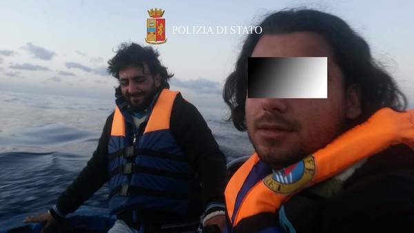 LA POLIZIA HA FERMATO ALTRI 5 SCAFISTI. GRAZIE AD UN SELFIE