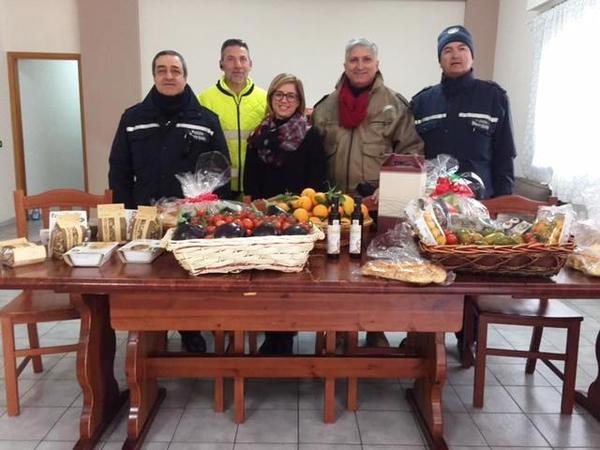 I DONI DELLA FESTA DI SAN SEBASTIANO PATRONO DELLA POLIZIA LOCALE CONSEGNATI ALLA COOPERATIVA L’ARCA DI MODICA.