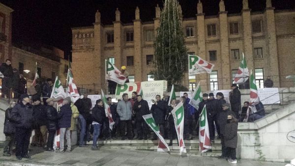 A RAGUSA L’INIZIATIVA DENOMINATA   “FISCHIANDO I FIASCHI DEI GRILLINI”