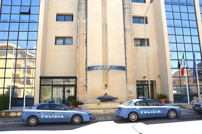 LA POLIZIA DI STATO HA DISPOSTO IL DIVIETO DI FREQUENTARE GLI STADI NEI CONFRONTI DI 2 SOSTENITORI DELLA A.S.D. NEW MODICA CALCIO
