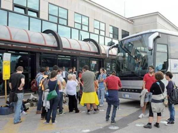 TARIFFE PER AUTOBUS TURISTICI, L’AMMINISTRAZIONE COMUNALE BLOCCHERA’ LA PREVISIONE CONTENUTA NEL BANDO PER LA GESTIONE DEI PARCHEGGI BLU.