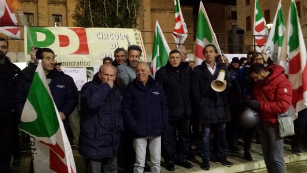 FLASH MOB PD: E’ FINITA A “FRISCHI E PIRITA”